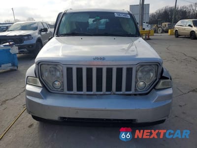 Piąte zdjęcie samochodu w środku: 2010 JEEP LIBERTY SPORT VIN:1J4PP2GK2AW132649 - miniatura