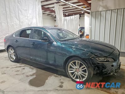Czwarte zdjęcie samochodu z boku: 2016 JAGUAR XF PRESTIGE VIN:SAJBK4BV7GCY13042 - miniatura