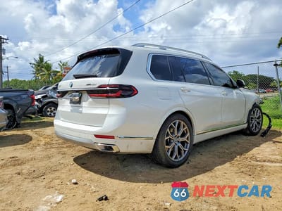 Trzecie zdjęcie samochodu z tyłu: 2025 BMW X7 XDRIVE40I VIN:5UX23EM08S9X21557 - miniatura