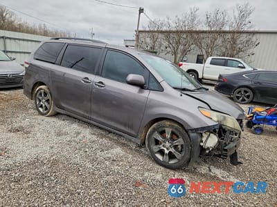 Czwarte zdjęcie samochodu z boku: 2011 TOYOTA SIENNA SPORT VIN:5TDXK3DC7BS095297 - miniatura