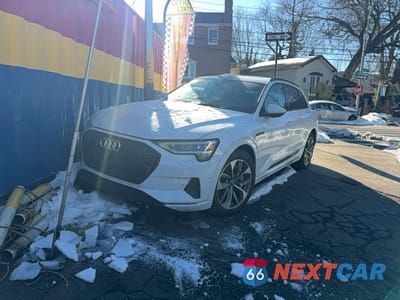 Drugie zdjęcie samochodu z przodu: 2021 AUDI E-TRON PREMIUM PLUS VIN:WA1LAAGE1MB011692 - miniatura