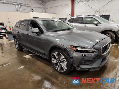 Czwarte zdjęcie samochodu z boku: 2026 VOLVO V60 CROSS COUNTRY PLUS VIN:YV4L12WK1T2170291 - miniatura