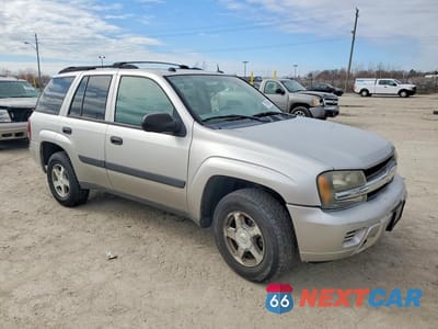 Czwarte zdjęcie samochodu z boku: 2005 CHEV TRAILBLAZER VIN:1GNDT13SX52260260 - miniatura