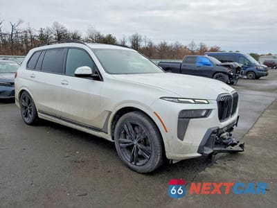 Czwarte zdjęcie samochodu z boku: 2025 BMW X7 XDRIVE40I VIN:5UX23EM03S9W48193 - miniatura