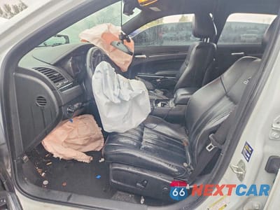 Zdjęcie 7 z 12 samochodu: 2023 CHRYSLER 300 S VIN:2C3CCABG8PH640987 - miniatura