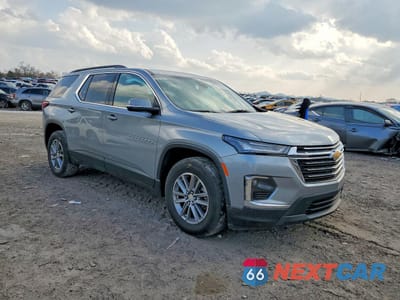 Czwarte zdjęcie samochodu z boku: 2023 CHEVROLET TRAVERSE LT VIN:1GNERHKW2PJ165099 - miniatura