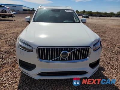 Piąte zdjęcie samochodu w środku: 2021 VOLVO XC90 T6 MOMENTUM VIN:YV4A221K0M1764499 - miniatura