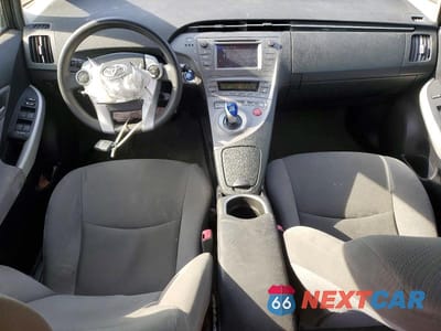 Zdjęcie 8 z 12 samochodu: 2013 TOYOTA PRIUS TWO VIN:JTDKN3DU8D1617462 - miniatura