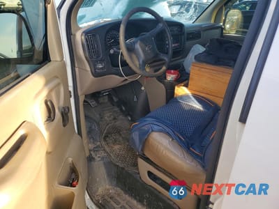 Zdjęcie 8 z 13 samochodu: 2002 CHEVROLET EXPRESS G2500 VIN:1GCGG25R521145111 - miniatura