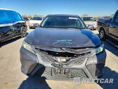 Piąte zdjęcie samochodu w środku: 2018 TOYOTA CAMRY SE VIN:4T1B11HK0JU130593 - miniatura