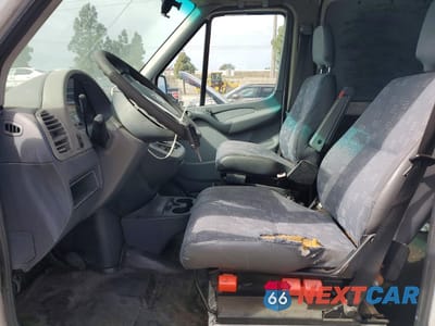 Zdjęcie 7 z 13 samochodu: 2006 DODGE SPRINTER 2500 DELIVERY VAN VIN:WD0PD644265965612 - miniatura