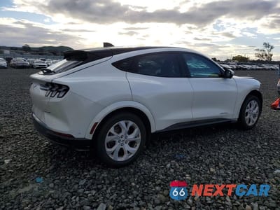 Trzecie zdjęcie samochodu z tyłu: 2022 FORD MUSTANG MACH-E PREMIUM VIN:3FMTK3R7XNMA23911 - miniatura