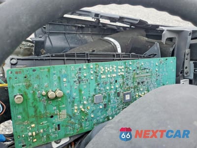 Zdjęcie 9 z 12 samochodu: 2021 ISUZU NPR XD BOX TRUCK VIN:JALC4W163M7K00633 - miniatura