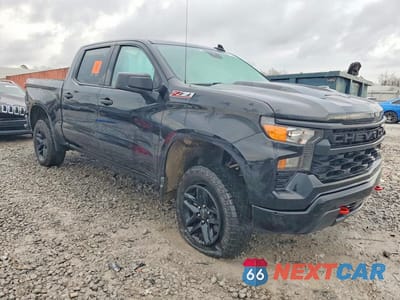 Czwarte zdjęcie samochodu z boku: 2023 CHEVROLET SILVERADO K1500 TRAIL BOSS CUSTOM VIN:3GCUDCED2PG307811 - miniatura