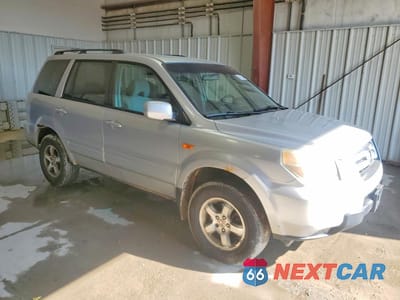 Czwarte zdjęcie samochodu z boku: 2006 HONDA PILOT EX VIN:2HKYF18456H559831 - miniatura