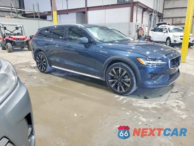 Czwarte zdjęcie samochodu z boku: 2020 VOLVO V60 CROSS COUNTRY T5 MOMENTUM VIN:YV4102WK1L1048787 - miniatura