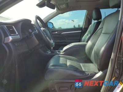 Zdjęcie 7 z 13 samochodu: 2017 TOYOTA HIGHLANDER VIN:5TDKZRFH1HS523942 - miniatura