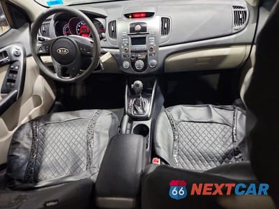 Zdjęcie 8 z 12 samochodu: 2013 KIA FORTE EX VIN:KNAFU4A23D5739343 - miniatura