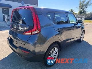 Trzecie zdjęcie samochodu z tyłu: 2020 KIA SOUL LX VIN:KNDJ23AU7L7011770 - miniatura