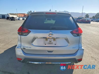 Zdjęcie 6 z 13 samochodu: 2017 NISSAN ROGUE S VIN:KNMAT2MT7HP616244 - miniatura