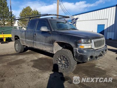 Czwarte zdjęcie samochodu z boku: 2004 GMC NEW SIERRA K1500 VIN:2GTEK19TX41196266 - miniatura