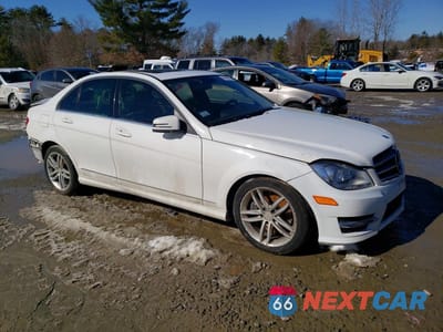Czwarte zdjęcie samochodu z boku: 2014 MERCEDES-BENZ C 300 4MATIC VIN:WDDGF8ABXER304411 - miniatura