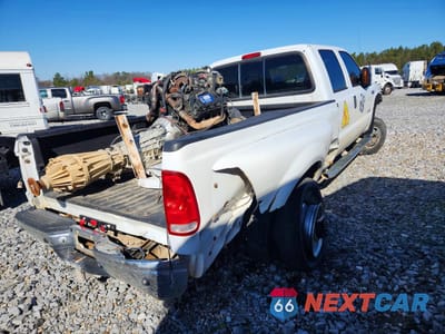 Trzecie zdjęcie samochodu z tyłu: 2003 FORD F350 SUPER DUTY VIN:1FTWW33P73EC51785 - miniatura