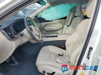 Zdjęcie 7 z 12 samochodu: 2022 VOLVO XC60 B5 MOMENTUM VIN:YV4L12RK7N1034414 - miniatura