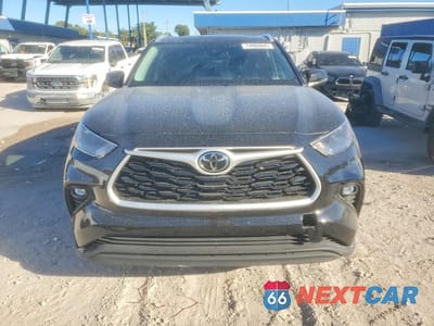 Piąte zdjęcie samochodu w środku: 2023 TOYOTA HIGHLANDER XLE VIN:5TDKDRAH0PS510992 - miniatura