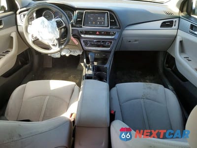 Zdjęcie 8 z 13 samochodu: 2019 HYUNDAI SONATA SE VIN:5NPE24AF2KH804137 - miniatura