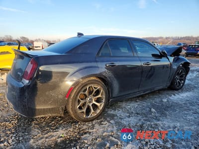 Trzecie zdjęcie samochodu z tyłu: 2018 CHRYSLER 300 S VIN:2C3CCABG6JH266760 - miniatura