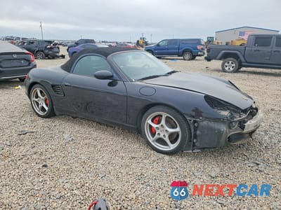 Czwarte zdjęcie samochodu z boku: 2004 PORSCHE BOXSTER S VIN:WP0CB29834S660202 - miniatura
