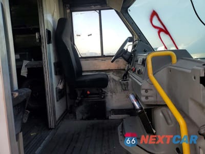 Zdjęcie 10 z 12 samochodu: 2012 ISUZU NPR VIN:JALB4T173C7W00726 - miniatura