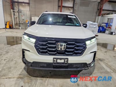 Piąte zdjęcie samochodu w środku: 2025 HONDA PILOT SPORT VIN:5FNYG1H39SB098839 - miniatura