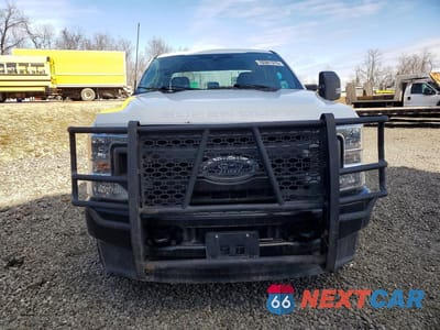 Piąte zdjęcie samochodu w środku: 2022 FORD F350 SUPER DUTY VIN:1FT8X3BN7NEC27253 - miniatura