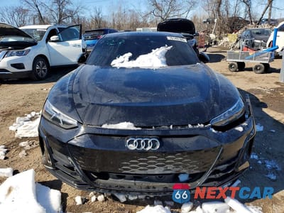 Piąte zdjęcie samochodu w środku: 2022 AUDI E-TRON GT PREMIUM PLUS VIN:WAUCJBFW2N7008050 - miniatura