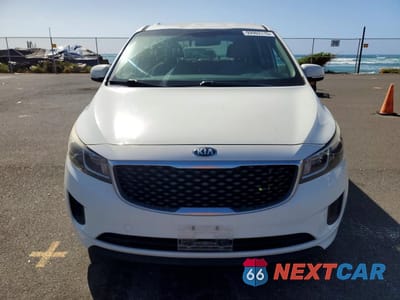 Piąte zdjęcie samochodu w środku: 2015 KIA SEDONA LX VIN:KNDMB5C10F6070181 - miniatura