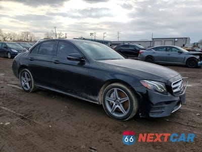Czwarte zdjęcie samochodu z boku: 2019 MERCEDES-BENZ E 300 4MATIC VIN:WDDZF4KB5KA635116 - miniatura