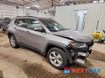 Czwarte zdjęcie samochodu z boku: 2018 JEEP COMPASS LATITUDE VIN:3C4NJDBB8JT336363 - miniatura
