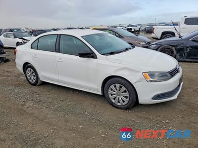 Czwarte zdjęcie samochodu z boku: 2013 VOLKSWAGEN JETTA BASE VIN:3VW2K7AJ2DM306068 - miniatura