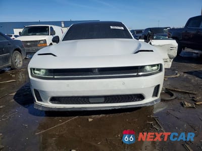 Piąte zdjęcie samochodu w środku: 2024 DODGE CHARGER DAYTONA SCAT PACK VIN:2C3CDBDKXRR167031 - miniatura
