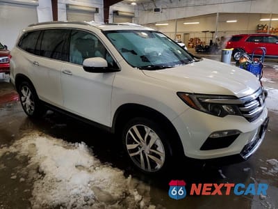 Czwarte zdjęcie samochodu z boku: 2017 HONDA PILOT ELITE VIN:5FNYF6H04HB002596 - miniatura