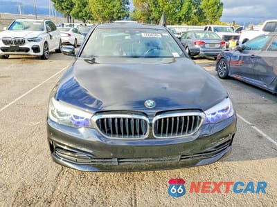 Piąte zdjęcie samochodu w środku: 2019 BMW 530E VIN:WBAJA9C56KB389776 - miniatura