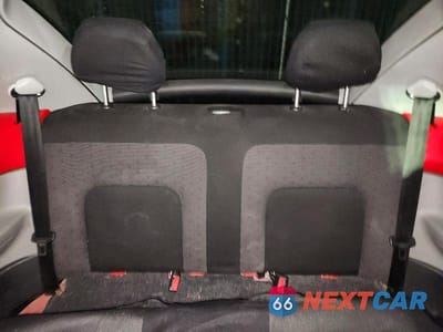 Zdjęcie 10 z 12 samochodu: 2000 VOLKSWAGEN NEW BEETLE GL VIN:3VWBA21C9YM405189 - miniatura