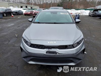 Piąte zdjęcie samochodu w środku: 2023 KIA FORTE LX VIN:3KPF24AD4PE569447 - miniatura