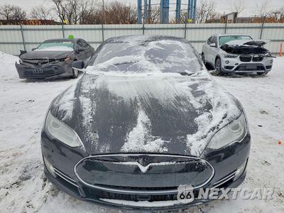 Piąte zdjęcie samochodu w środku: 2015 TESLA MODEL S VIN:5YJSA1E27FF119731 - miniatura