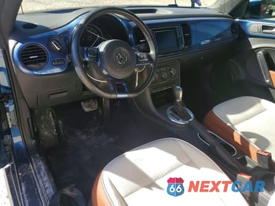 Zdjęcie 8 z 12 samochodu: 2017 VOLKSWAGEN BEETLE S/SE VIN:3VW517AT6HM813658 - miniatura