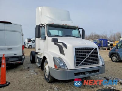2016 VOLVO VN VNL 4V4N39TG1GN965588 - główne zdjęcie licytacji z USA - miniatura