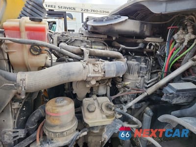 Zdjęcie 7 z 10 samochodu: 2014 FREIGHTLINER CASCADIA SEMI TRUCK VIN:1FUJGLDR8ELFJ6439 - miniatura