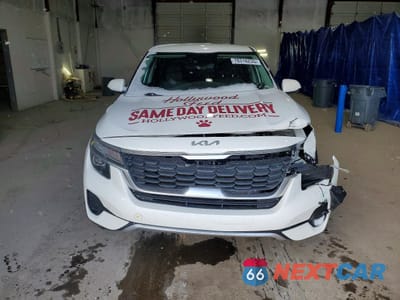 Piąte zdjęcie samochodu w środku: 2022 KIA SELTOS LX VIN:KNDEPCAA8N7287869 - miniatura